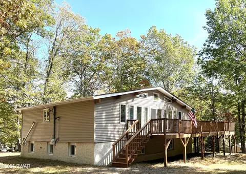 133 Constitution Dr, Lackawaxen, PA 18435