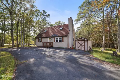 125 Brownstone Dr, Milford, PA 18337