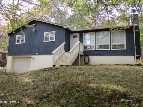 121 Lilac Ct, Dingmans Ferry, PA 18328