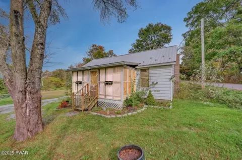 188 Hemlock Grove Rd, Greentown, PA 18426