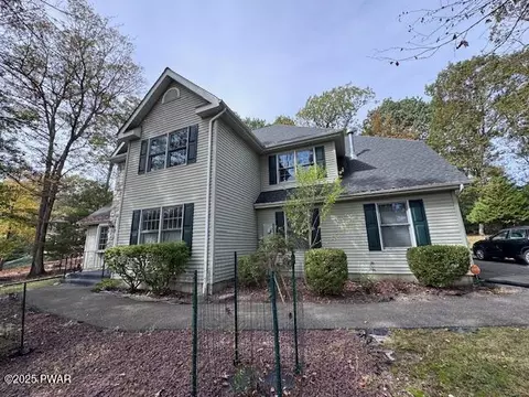 5181 Hilltop Cir, East Stroudsburg, PA 18301