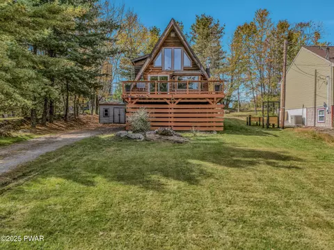 100 Ridgeview Dr, Lake Ariel, PA 18436