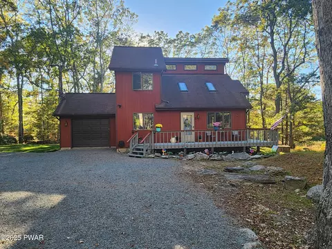 138 W End Dr, Lords Valley, PA 18428