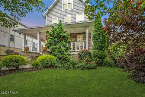 512 Center St, Dunmore, PA 18512