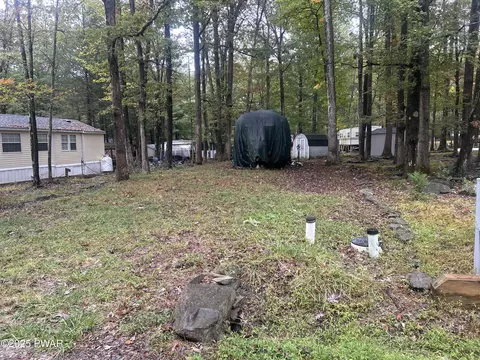 125 Mountain Glen Dr, Milford, PA 18337