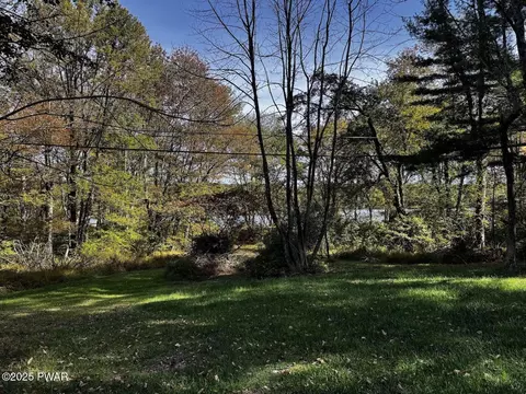 328 Welcome Lake Rd, Beach Lake, PA 18405