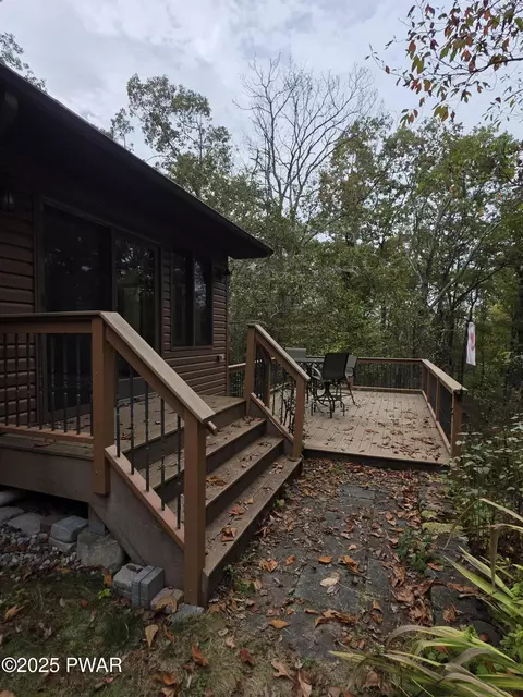 171 Laurel Dr, Shohola, PA 18458