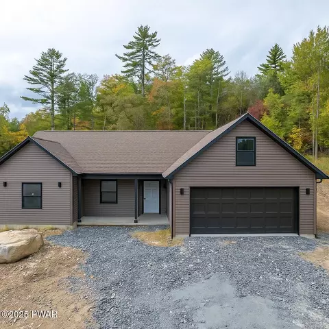 105 Ridgecrest Ln, Milford, PA 18337