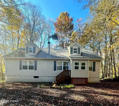 295 Wyomissing Dr, Pocono Lake, PA 18347