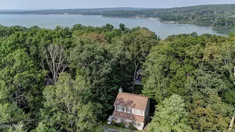 132 Spruce Rd, Tafton, PA 18464