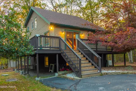 130 Lakewood Dr, Milford, PA 18337