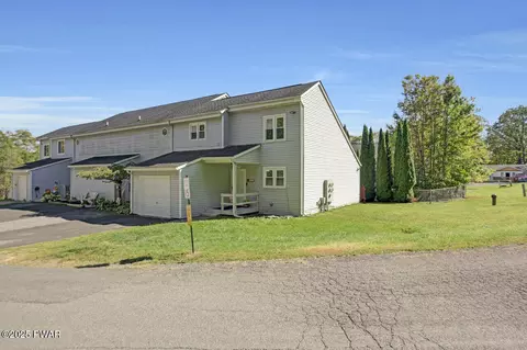 278 Nittany Ct, Mount Pocono, PA 18344
