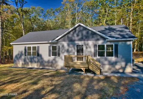108 Knob Cone Dr, Milford, PA 18337