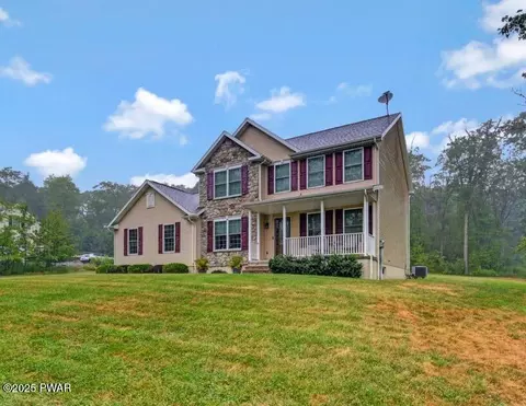 2072 Moosic Lake Rd, Jefferson Township, PA 18436