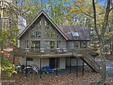 115 Canyon Dr, Lords Valley, PA 18428