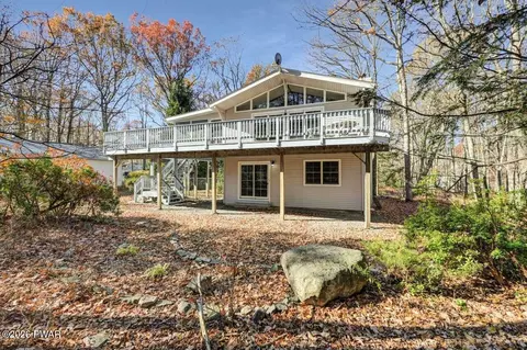 116 Rodeo Dr, Hawley, PA 18428