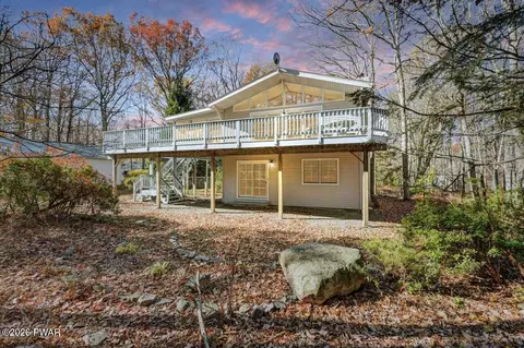 116 Rodeo Dr, Hawley, PA 18428