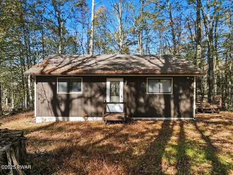 111 Chestnuthill Dr, Lake Ariel, PA 18436