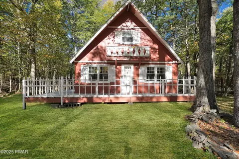 105 Dogwood Rd, Dingmans Ferry, PA 18328