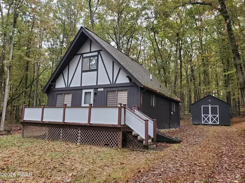 147 Forest Ridge Dr, Hawley, PA 18428