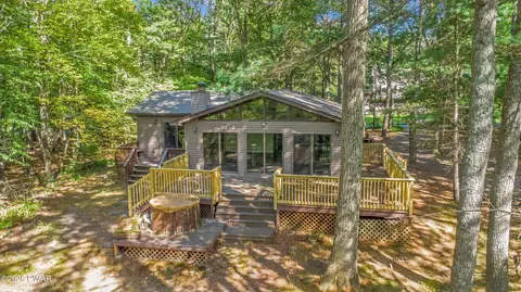 152 Lake Shore Dr, Dingmans Ferry, PA 18328