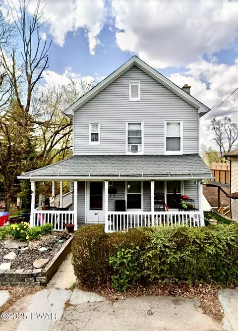 53 Grove St, Carbondale, PA 18407