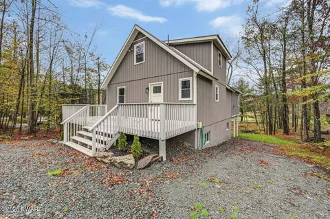 23 S Fairway Dr, Lake Ariel, PA 18436