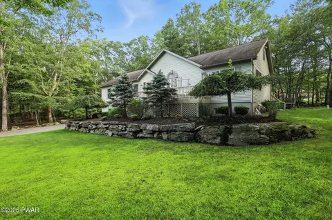 101 Senecca Ct, Milford, PA 18337