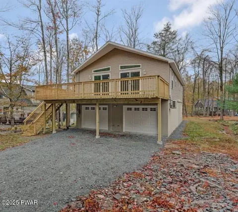 1081 Lakeland Dr, Lake Ariel, PA 18436