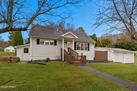 4 Crestmont Dr, Honesdale, PA 18431