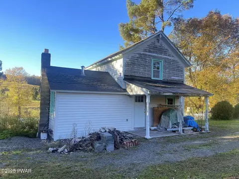 21 Factory Rd, Damascus, PA 18415
