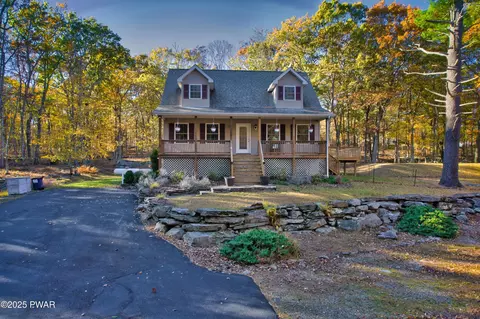 121 Johnsons Dr, Dingmans Ferry, PA 18328