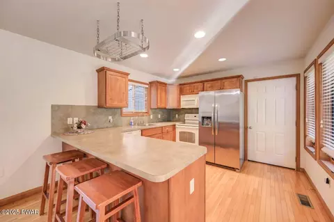 Kitchen - 2124 Oaktree Ln, Bushkill, PA 18324 photo 1 of 7