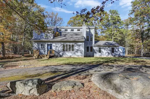Exterior - 2124 Oaktree Ln, Bushkill, PA 18324 photo 8 of 8