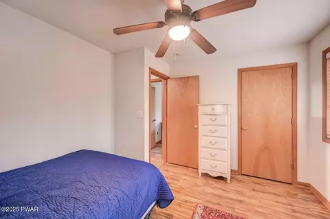 Bedroom - 2124 Oaktree Ln, Bushkill, PA 18324 photo 3 of 6
