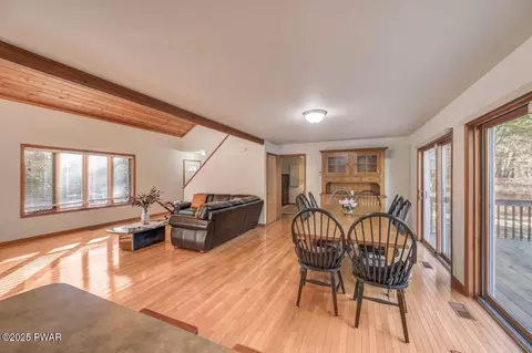 Dining - 2124 Oaktree Ln, Bushkill, PA 18324 photo 5 of 6