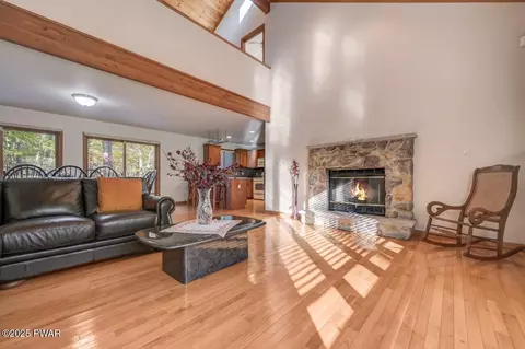 Living - 2124 Oaktree Ln, Bushkill, PA 18324 photo 1 of 3