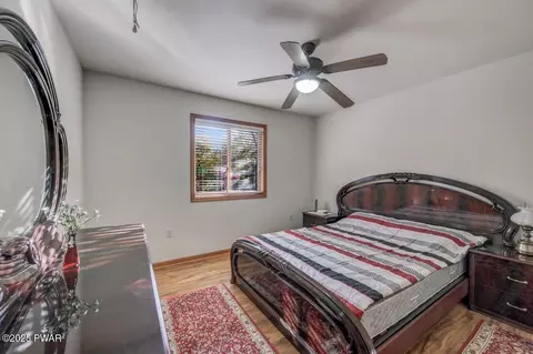 Bedroom - 2124 Oaktree Ln, Bushkill, PA 18324 photo 4 of 6