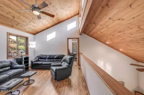 Entry Way - 2124 Oaktree Ln, Bushkill, PA 18324 photo 1 of 2