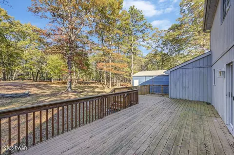 Exterior - 2124 Oaktree Ln, Bushkill, PA 18324 photo 4 of 8