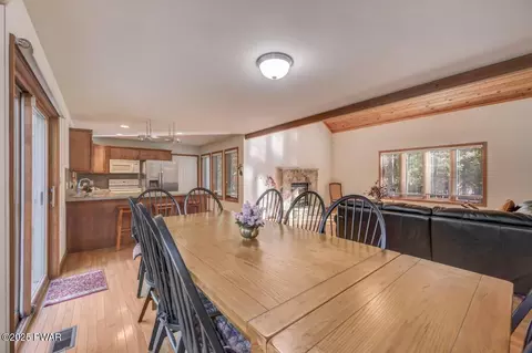 Dining - 2124 Oaktree Ln, Bushkill, PA 18324 photo 4 of 6