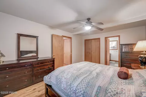 Bedroom - 2124 Oaktree Ln, Bushkill, PA 18324 photo 1 of 6