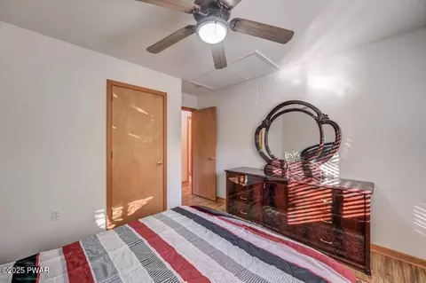 Bedroom - 2124 Oaktree Ln, Bushkill, PA 18324 photo 6 of 6