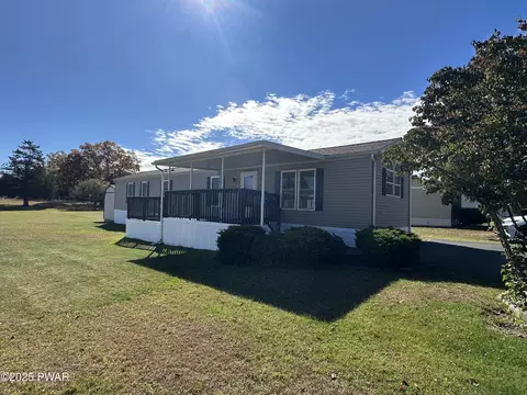 125 Green Acres Ln, Milford, PA 18337