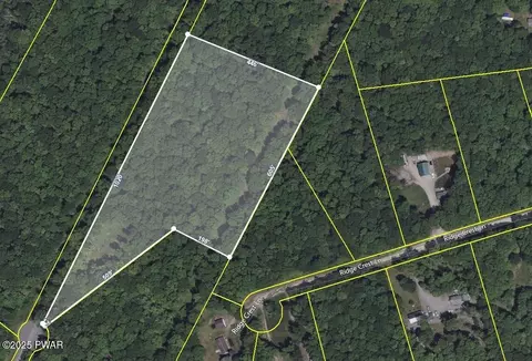 141 Wedgewood Dr, Hawley, PA 18428