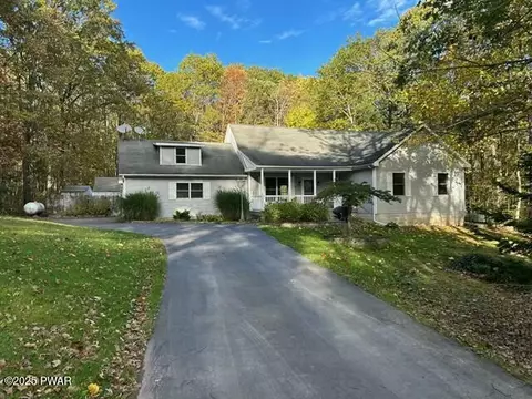 17 Salem View Dr, Waymart, PA 18472
