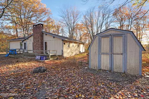 229 Lake Forest Dr, Dingmans Ferry, PA 18328