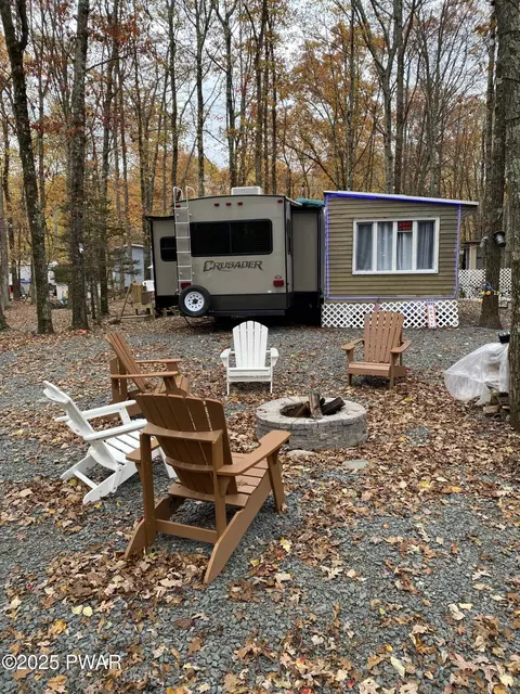 131 Fox Ln, Shohola, PA 18458