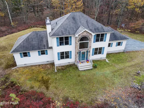 119 Harmony Dr, Hawley, PA 18428