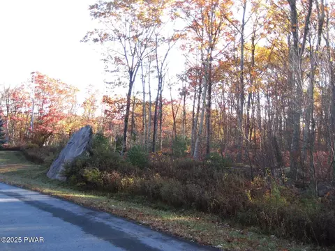 lot124 Springwood Dr, Hawley, PA 18428